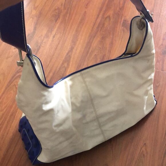 TOD’S Royal Blue and ivory handbag with leather trim. - Picture 13 of 16